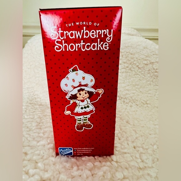 NIB Strawberry Shortcake Doll w/ 10 Pieces Included- Comes w/ 4 Surprises In Box - Picture 7 of 9